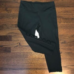 Gap black cropped leggings